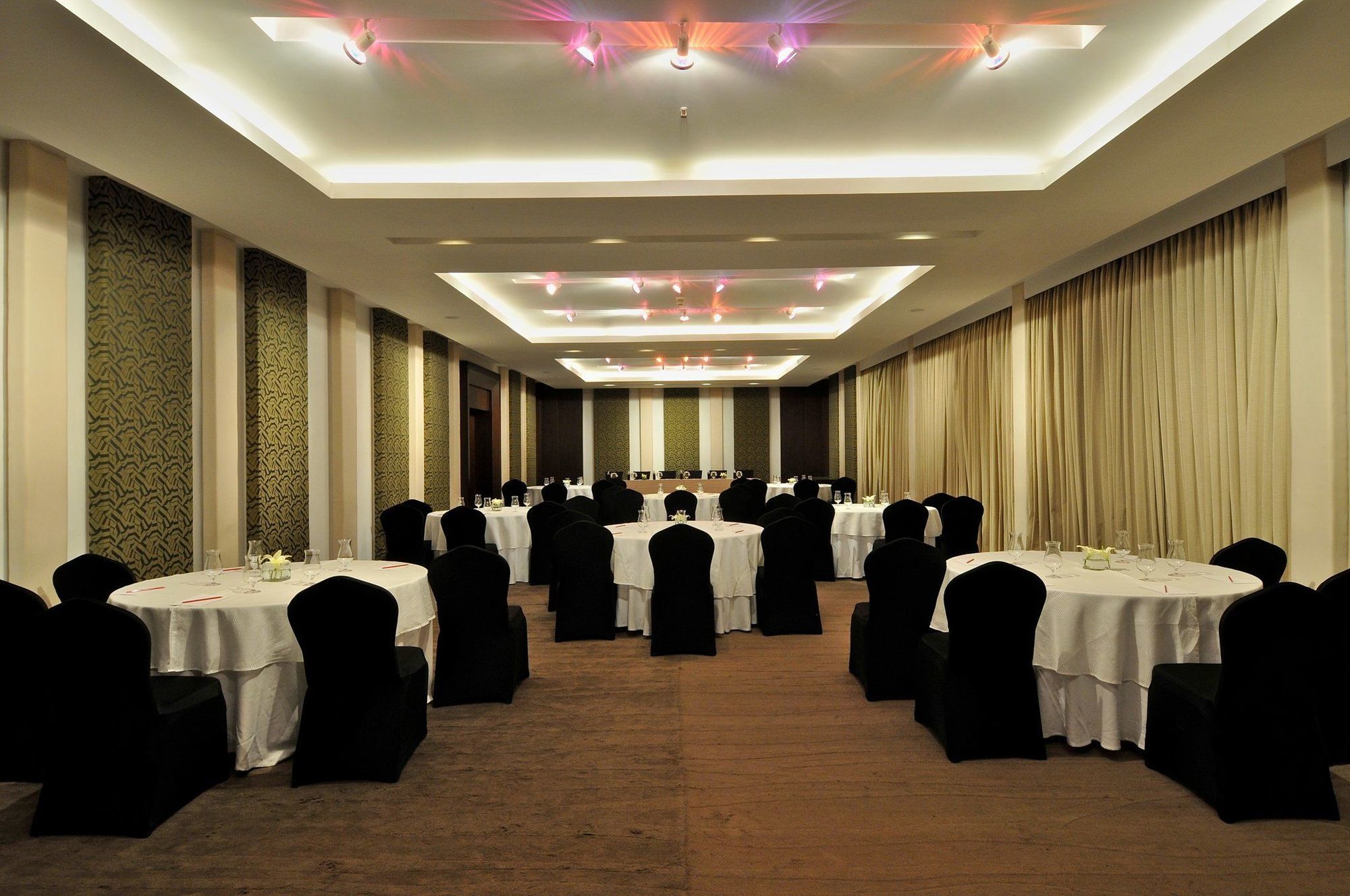 Vivanta Bengaluru Residency Road Restoran gambar